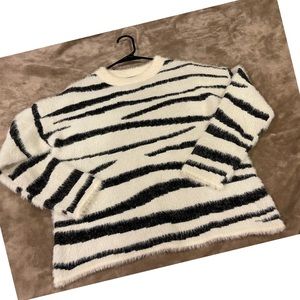Zebra animal print sweater, size small